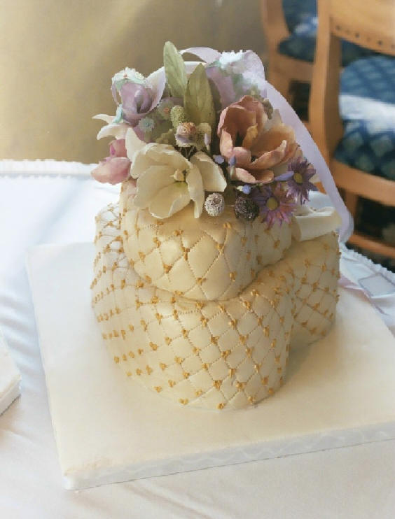 Heart shaped wedding cakes images